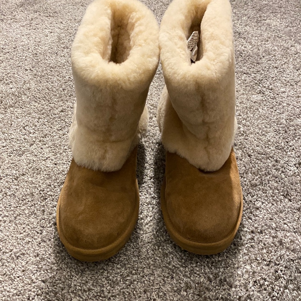 Women’s Uggs - like new!